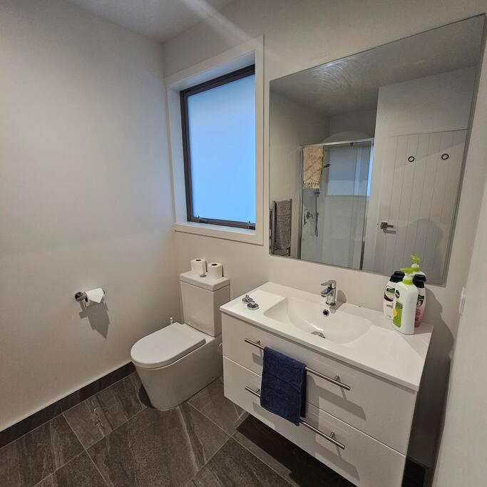 Entire House - Brand New 2 Bedroom House Lower Hutt Extérieur photo
