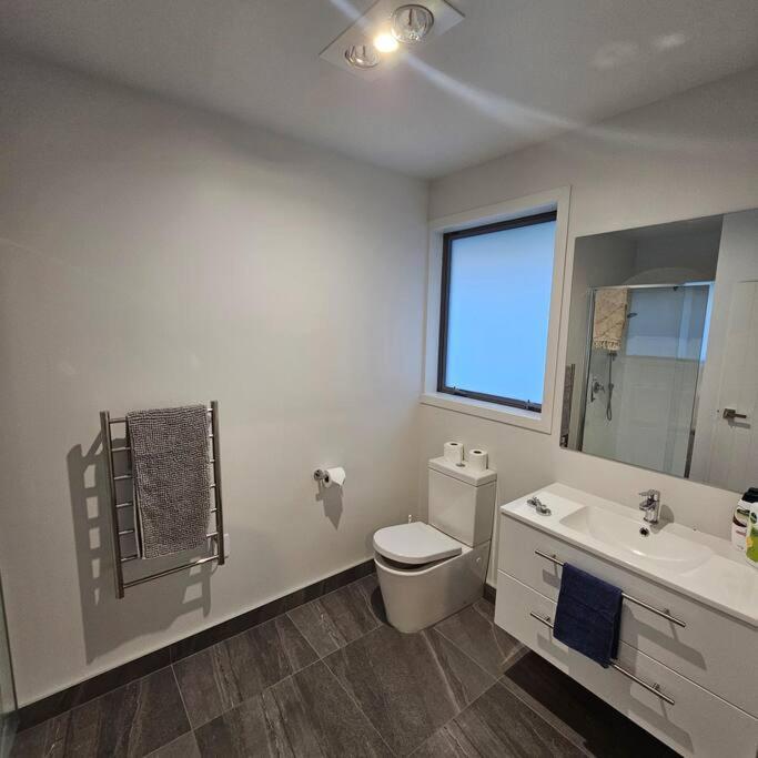 Entire House - Brand New 2 Bedroom House Lower Hutt Extérieur photo