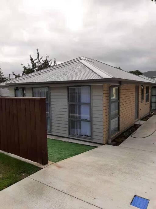 Entire House - Brand New 2 Bedroom House Lower Hutt Extérieur photo